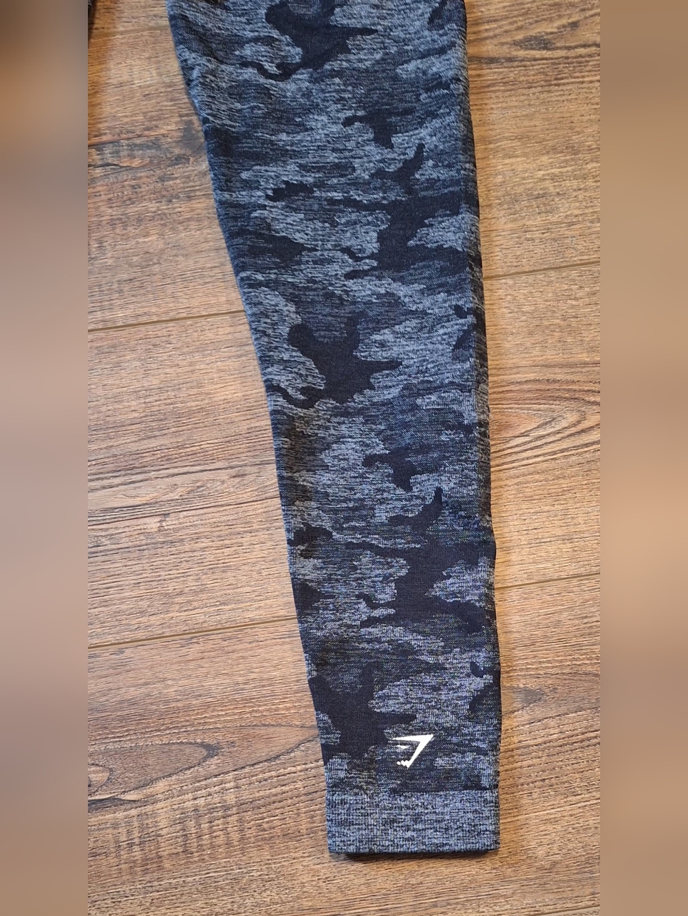 GYMSHARK Gray Camo High-Waist Stretch Leggings ☆SIZE LARGE☆ - Picture 4 of 4